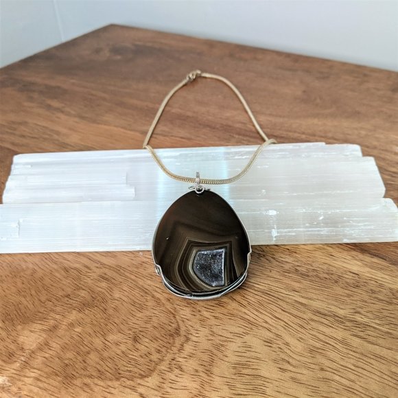 Jewelry - LARGE AGATE w/CRYSTALS Thick Pendant Necklace